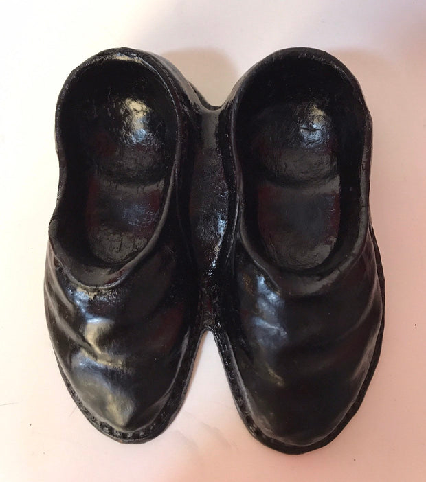 Syroco Wood Figurine   Pair of Mens Shoes/Slippers Hand painted Black 1940s  5 1/4&quot; x 4 1/2&quot; Collectible
