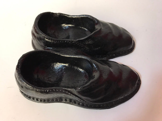 Syroco Wood Figurine   Pair of Mens Shoes/Slippers Hand painted Black 1940s  5 1/4&quot; x 4 1/2&quot; Collectible