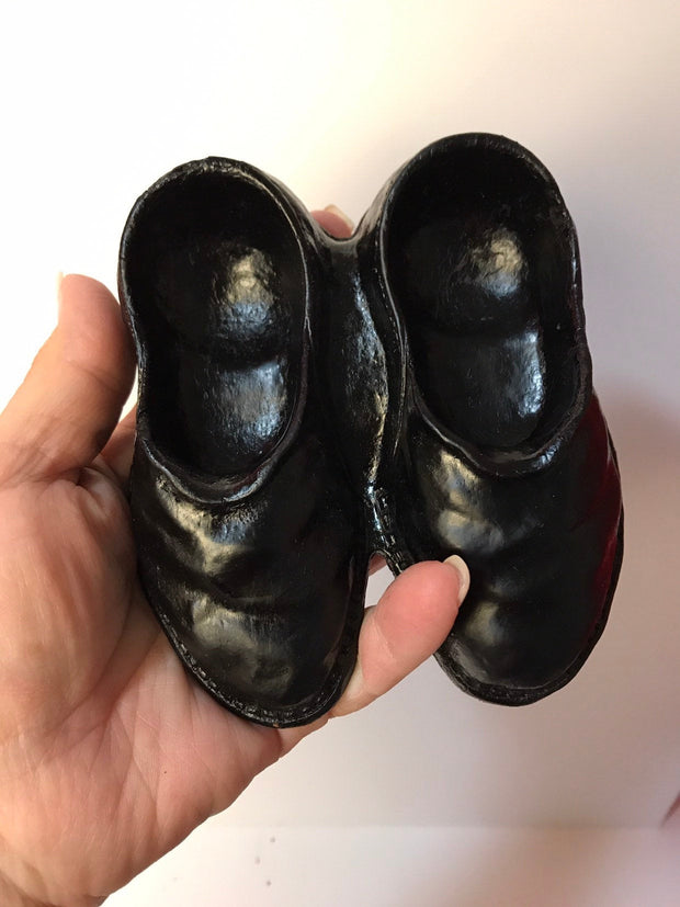 Syroco Wood Figurine   Pair of Mens Shoes/Slippers Hand painted Black 1940s  5 1/4&quot; x 4 1/2&quot; Collectible