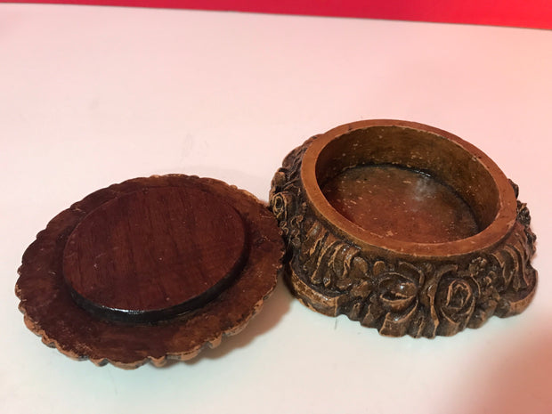 Syroco Wood Carved Flower 1940s Covered Round Box Trinket Living Room Den Shelf Home Decor Collectable