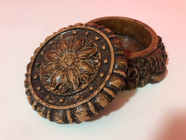 Syroco Wood Carved Flower 1940s Covered Round Box Trinket Living Room Den Shelf Home Decor Collectable