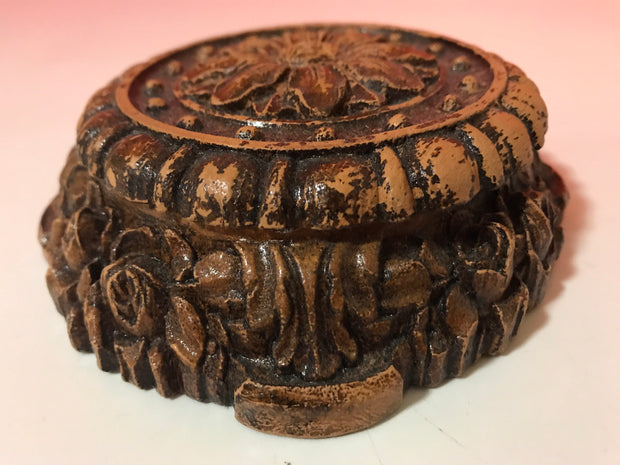 Syroco Wood Carved Flower 1940s Covered Round Box Trinket Living Room Den Shelf Home Decor Collectable