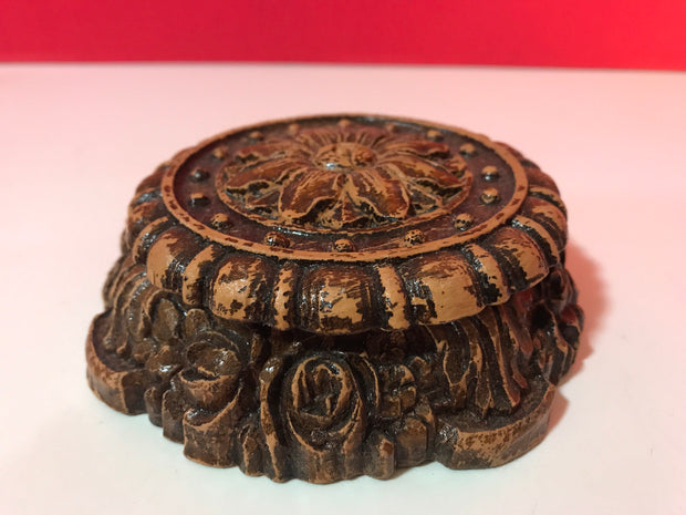Syroco Wood Carved Flower 1940s Covered Round Box Trinket Living Room Den Shelf Home Decor Collectable