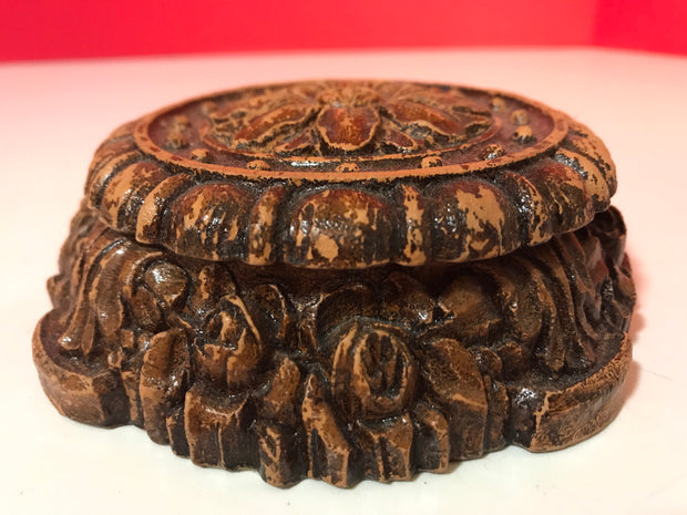 Syroco Wood Carved Flower 1940s Covered Round Box Trinket Living Room Den Shelf Home Decor Collectable