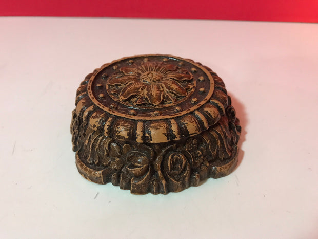 Syroco Wood Carved Flower 1940s Covered Round Box Trinket Living Room Den Shelf Home Decor Collectable